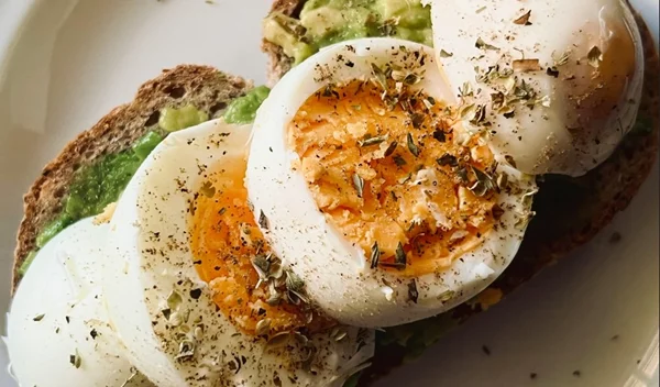 Αδυνάτισμα με αυγά: Τι λένε οι επιστήμονες για τη "δίαιτα βραστών αυγών"