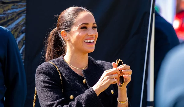 Meghan Markle: To αγαπημένο της body oil κατά των ραγάδων δεν κοστίζει πάνω από 15 ευρώ