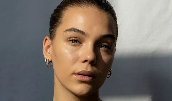 5 λεπτόρρευστα foundations που γίνονται ένα με το δέρμα