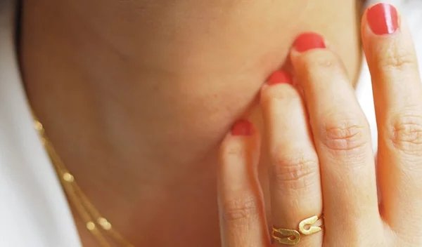 Αυτό είναι το πιο εύκολο και πολυτελές μανικιούρ για την άνοιξη