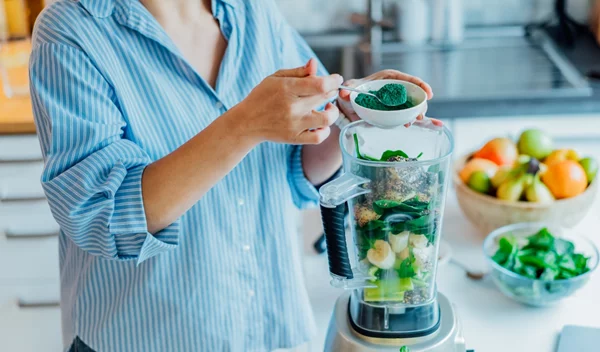 Green powder: Αξίζει να την προσθέσεις στην διατροφή σου;