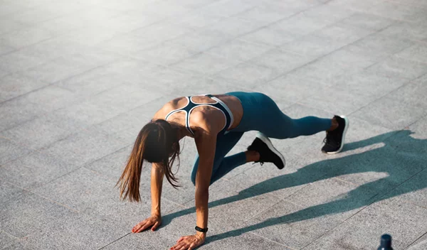 Αερόβια άσκηση για κάψιμο λίπους: Το 15' πρόγραμμα - express για να σμιλεύσεις σώμα
