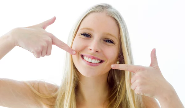 Τα βήματα για τέλεια στοματική υγεία (και πώς θα κάνεις σωστό βούρτσισμα των δοντιών)