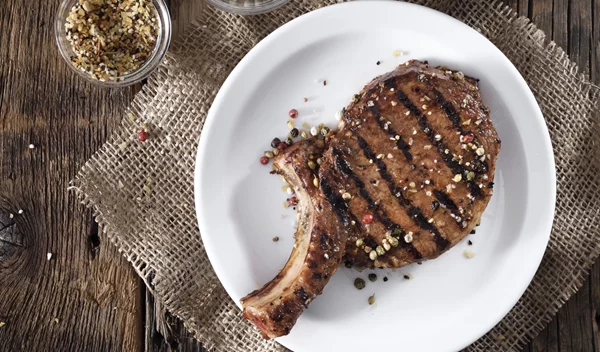 Καμπανάκι για το κόκκινο κρέας και τη ζάχαρη: Πώς συνδέονται με τον καρκίνο του παχέος εντέρου