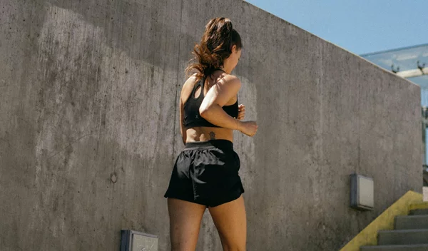 Τι είναι η γυμναστική 4-2-1 που έχει κατακτήσει το TikTok;