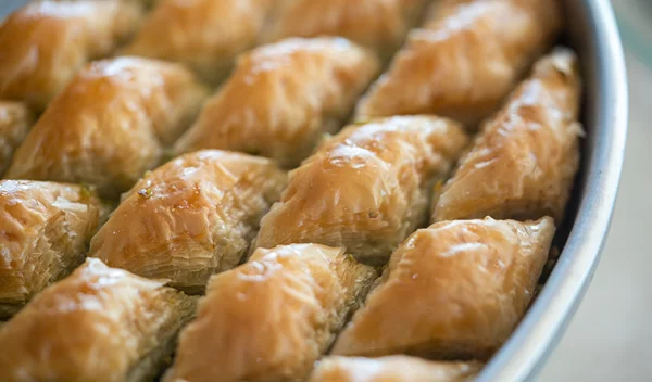 Τα πιο τέλεια μπακλαβαδάκια με 5 υλικά - Πανεύκολα και χωρίς ζάχαρη