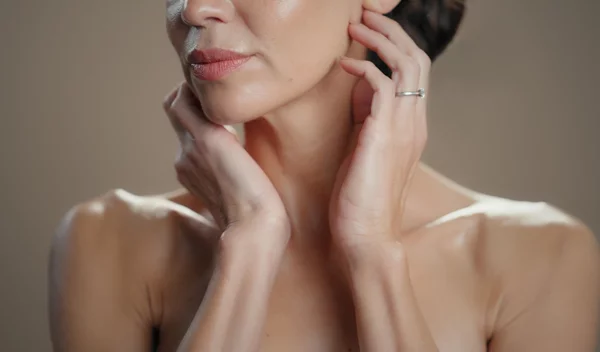 5 σημάδια που δείχνουν ότι η επιδερμίδα σου χάνει κολλαγόνο