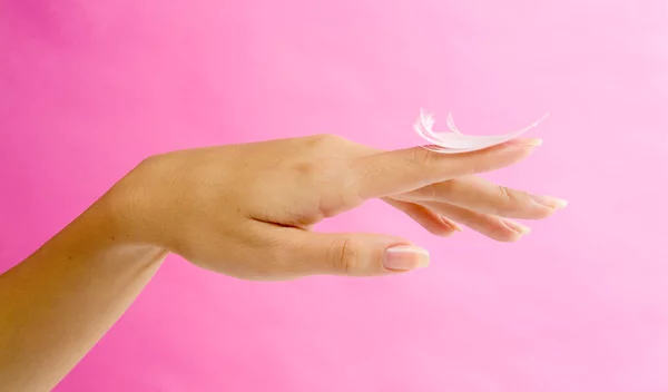 Έχεις εύθραυστα νύχια; Τι προκαλεί το σπάσιμο και πώς να τα φροντίσεις