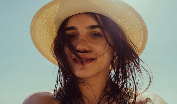 Τι κάνουν οι "cool" άνθρωποι διαφορετικά; Η επιστήμη εξηγεί τα χαρακτηριστικά που τους κάνουν να ξεχωρίζουν