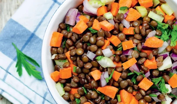 Τρεις σαλάτες με όσπρια ή σιτηρά για ένα υγιεινό και καλοκαιρινό γεύμα