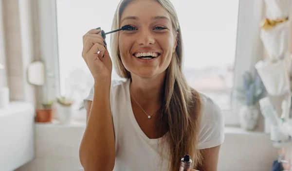 Τα 2 προϊόντα που χρειαζόμαστε για θεαματικές βλεφαρίδες και έντονο βλέμμα