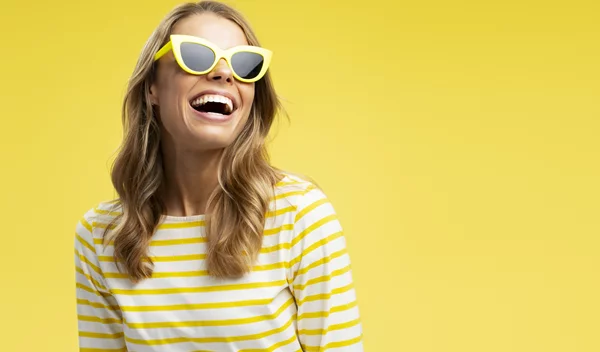 8 σημάδια που δείχνουν ότι χρειάζεσαι νέα γυαλιά ηλίου