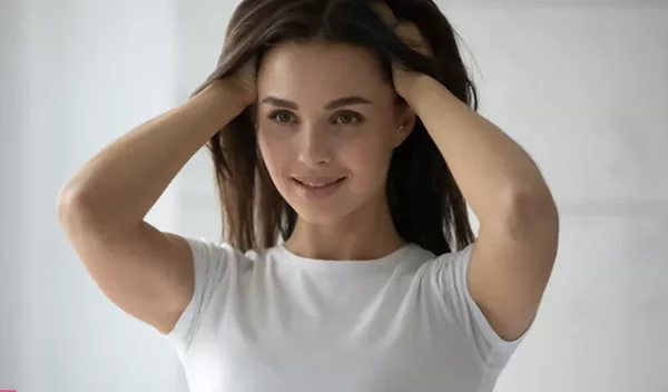 Το makeup hack που θα κάνει θαύματα στις bad hair days σου