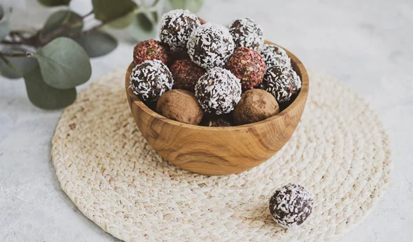 6 φθινοπωρινές συνταγές για energy balls - υγιεινά, λαχταριστά και γεμάτα ενέργεια