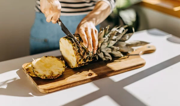 Τα πολλαπλά οφέλη του ανανά που θα σε εκπλήξουν