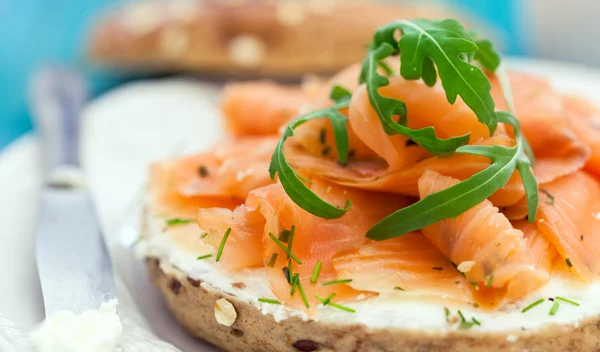 6 υγιεινά σνακ για το γραφείο με λίγες θερμίδες και απόλυτα χορταστικά