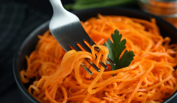 Σαλάτα ωμού καρότου: Αξίζει το hype στο TikTok;