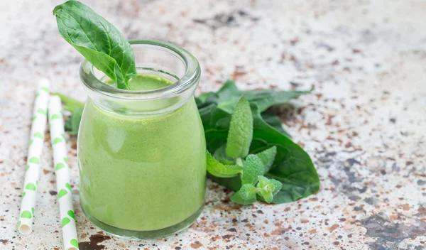 Συνταγή για Smoothie Mojito: Για δροσιά τις καυτές καλοκαιρινές νύχτες