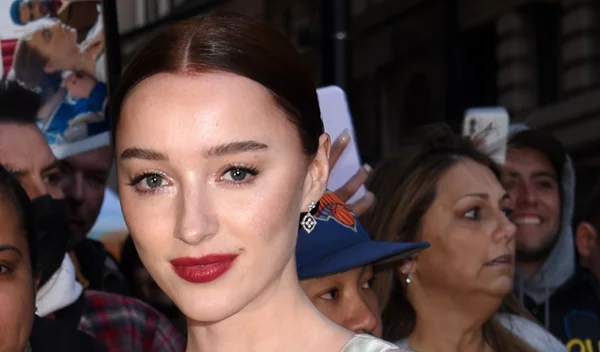 3 γιορτινά (και εύκολα) looks μακιγιάζ που κολακεύουν όλους τους τόνους επιδερμίδας