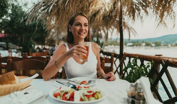 Καλοκαιρινές συνήθειες που επιβαρύνουν σοβαρά το συκώτι σου - Πώς να το προστατέψεις φυσικά