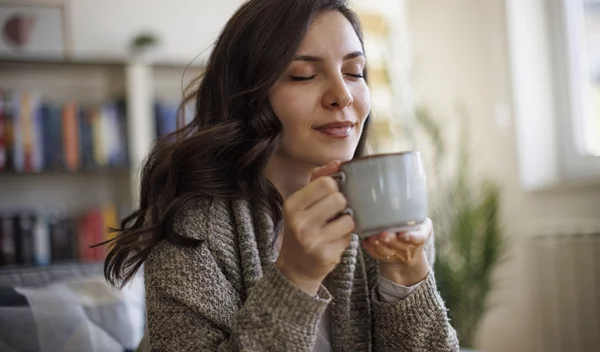 Το #1 τσάι που κάνει θαύματα στην υγεία της καρδιάς σου - και γιατί να το επιλέξεις