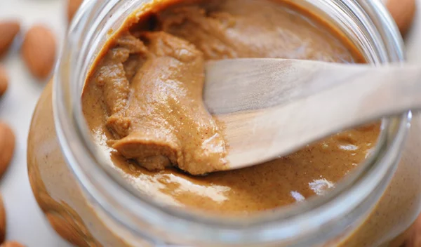 Φυστικοβούτυρο που έχει "πετρώσει"; Το απόλυτο hack για να το κάνεις απαλό