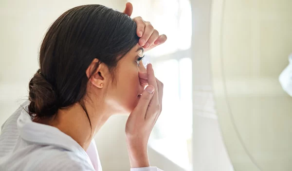 Φακοί επαφής: Αυτός είναι ο ασφαλέστερος τρόπος για τοποθέτηση και αφαίρεση