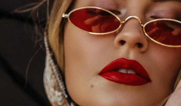 Πώς να επιλέξεις το σωστό κόκκινο κραγιόν ανάλογα με τον τόνο επιδερμίδας σου