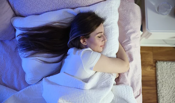 ASMR: Γιατί ο ήχος αυτών των βίντεο σε ναρκώνει;