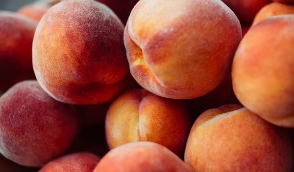 Γιατί οι διατροφολόγοι λατρεύουν το ροδάκινο – 8 οφέλη που δεν φαντάζεσαι