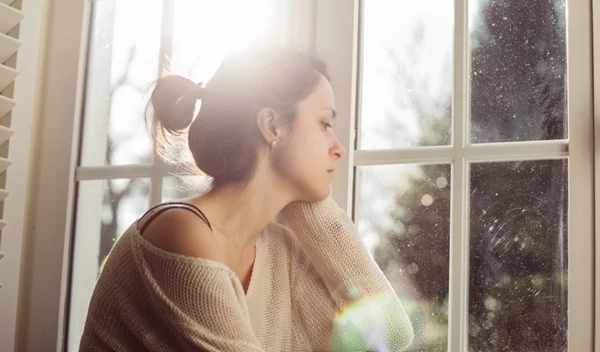 "Μα, δε φαίνεσαι να έχεις κάτι" - Η εξομολόγηση μιας κοπέλας σαν εμάς που πάσχει από μια "αόρατη" ασθένεια