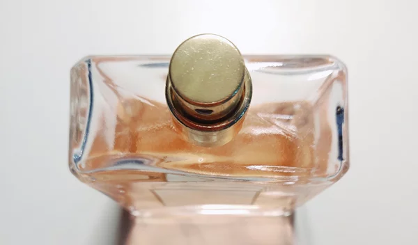 Λατρεύεις τη μυρωδιά του ταλκ; 5 πουδρέ αρώματα να δοκιμάσεις τώρα