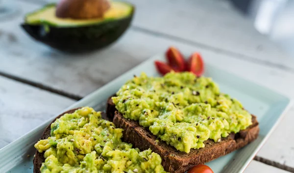 Υγιεινά σνακ και γλυκά: Οι καλύτερες επιλογές από τη διαιτολόγο