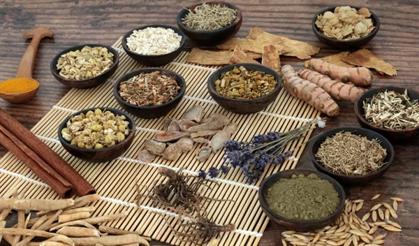 Προσαρμογόνα βότανα: Τι είναι, πώς δρουν, πού βοηθάνε