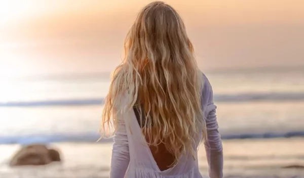 Εύκολα χτενίσματα για παραλία: 18 cool ιδέες