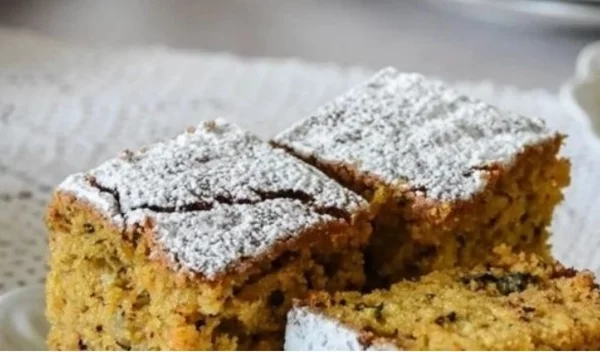 Εύκολη φανουρόπιτα χωρίς μίξερ που γίνεται σε μόλις 5 λεπτά