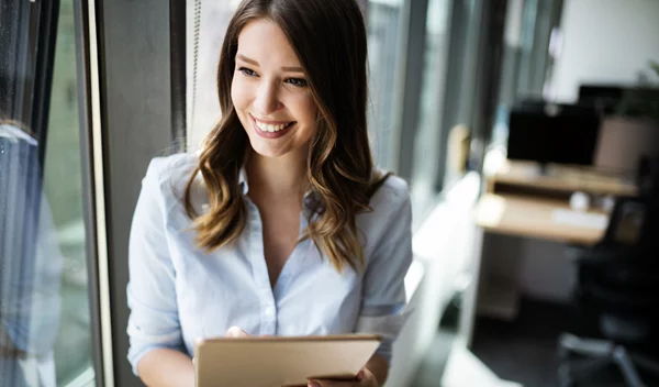 Οι γυναίκες με τέλειο μακιγιάζ όλη μέρα κάνουν αυτά τα 6 πράγματα