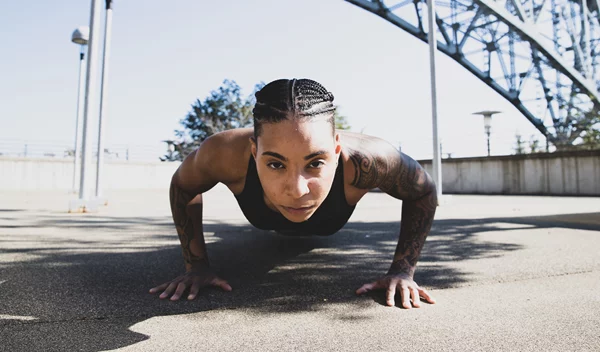 Οι ασκήσεις ενδυνάμωσης χωρίς βάρη που θα κάνεις οπουδήποτε (Κύκλος 3ος)