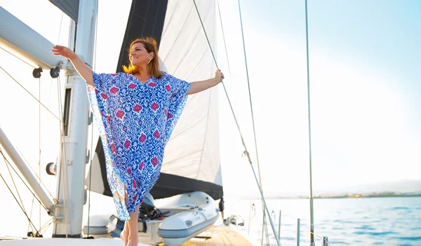 Vicky X Parabita: Η Βίκυ Σταυροπούλου και η Parabita λανσάρουν την πρώτη καλοκαιρινή τους συλλογή