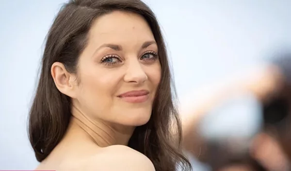 Οι 5 καλύτερες αντιρυτιδικές κρέμες που χρησιμοποιούν εντατικά οι Γαλλίδες μετά τα 40