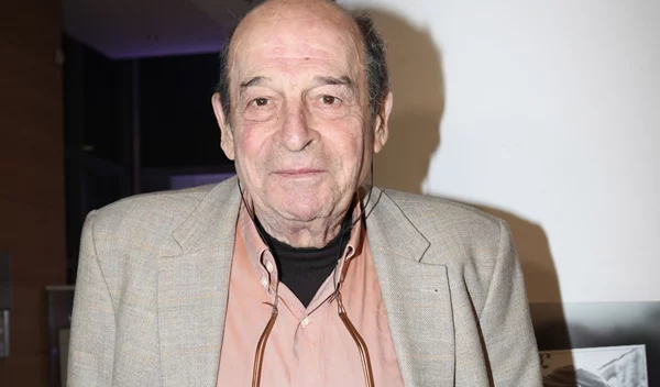 "Ήταν οξεία λευχαιμία, ραγδαία": Όσα πρέπει να γνωρίζεις για τη μορφή κακοήθειας από την οποία 'έφυγε' ο Μανούσος Μανουσάκης