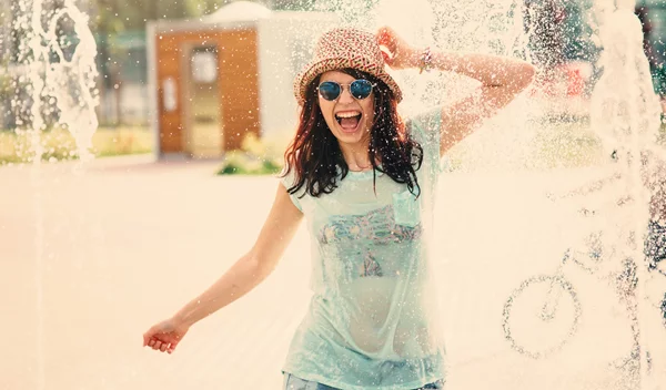 7 τρόποι για να επιβιώσεις από τον καύσωνα στην πόλη