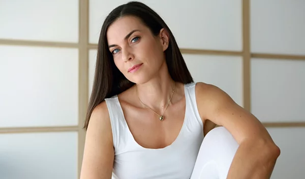 Κατερίνα Μουστάκα στο Shape: "Δε γυμναζόμαστε, καθόμαστε όλη μέρα, είμαστε στρεσαρισμένοι και μετά μας φταίει η δισκοκήλη;"