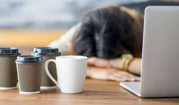 Γιατί να πεις έναν καφέ πριν τον μεσημεριανό ύπνο;