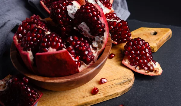 Το εύκολο hack να καθαρίσεις το ρόδι σε λιγότερο από 5 λεπτά - χωρίς να λερωθείς!