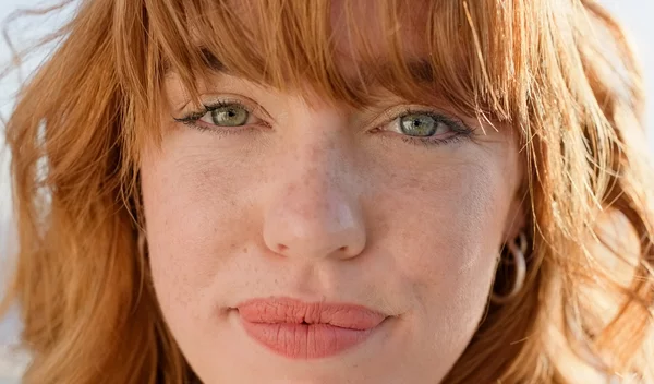 Αντηλιακή προστασία και βιταμίνη C: To απόλυτο δίδυμο για φωτεινή και προστατευμένη επιδερμίδα