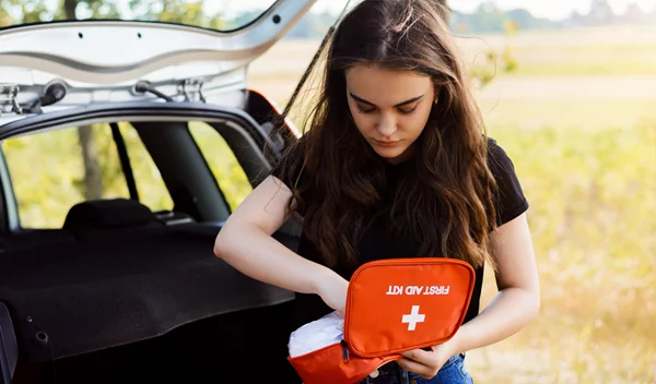 Κιτ πρώτων βοηθειών για γρίπη, κρυολόγημα και COVID-19: Τι θα πρέπει να βάλεις μέσα;