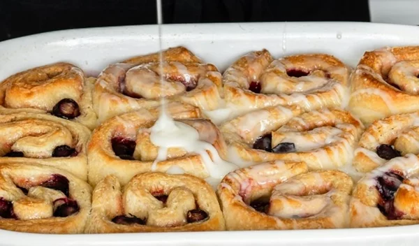 Πεντανόστιμα ρολάκια κανέλας με σταφίδες - Εύκολη συνταγή, απλά υλικά