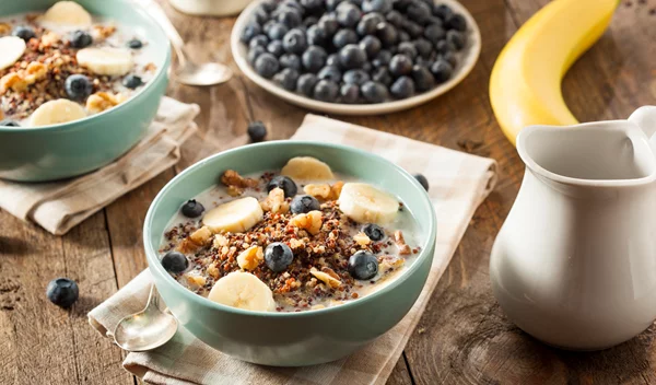 5 υγιεινές και ελαφριές ιδέες για πρωινό με λιγότερες από 300 θερμίδες