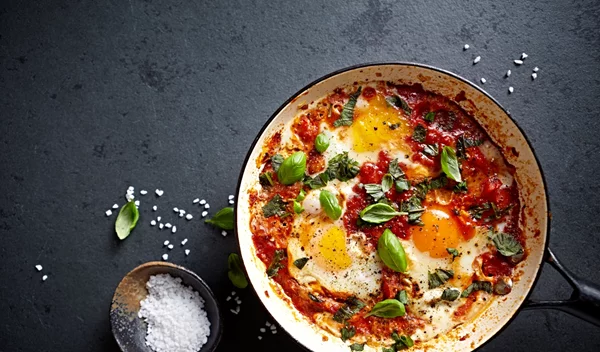 Καλοκαιρινές συνταγές με ντομάτα: 3 εύκολα φαγητά έτοιμα σε μόλις 10 λεπτά